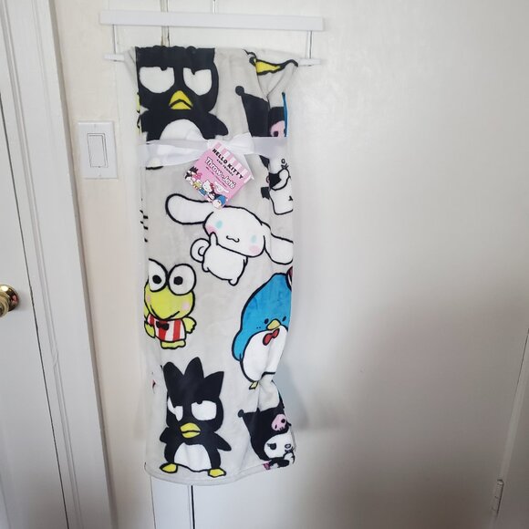 New Hello Kitty and friends/Hello kitty patriotic blanket bundle of 2 - Picture 1 of 2